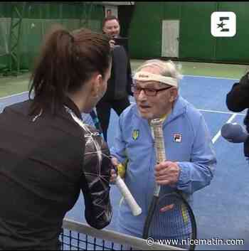 Guerre en Ukraine: à 98 ans, ce réfugié ukrainien échange des balles de tennis avec une ex-championne polonaise