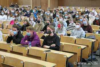 Studierende halten an Masken fest