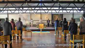 Gebet mit ukrainischen Geflüchteten in Erdweg