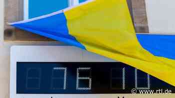 "Friedensuhr" in Minden wegen Angriffs auf Ukraine verhüllt - RTL Online