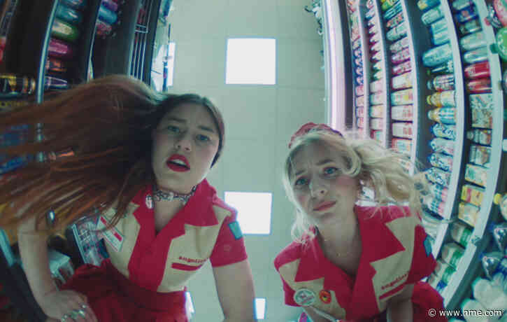 Wet Leg take shots at “full of it” ex-boyfriend on new track ‘Ur Mum’