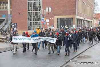 Montagsdemo bei Regen