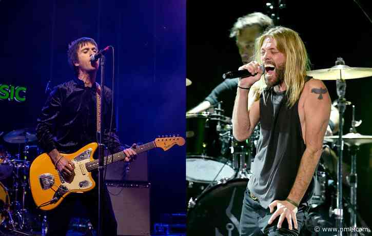 Watch Johnny Marr dedicate ‘There Is A Light…’ to Taylor Hawkins, Dave Grohl and Foo Fighters
