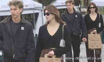 Kaia Gerber and boyfriend Austin Butler hold hands while perusing through the Malibu Farmers' Market - Daily Mail