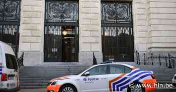 Drie mannen betrapt met gestolen voorwerpen en verdovende middelen op lijnbus - Het Laatste Nieuws