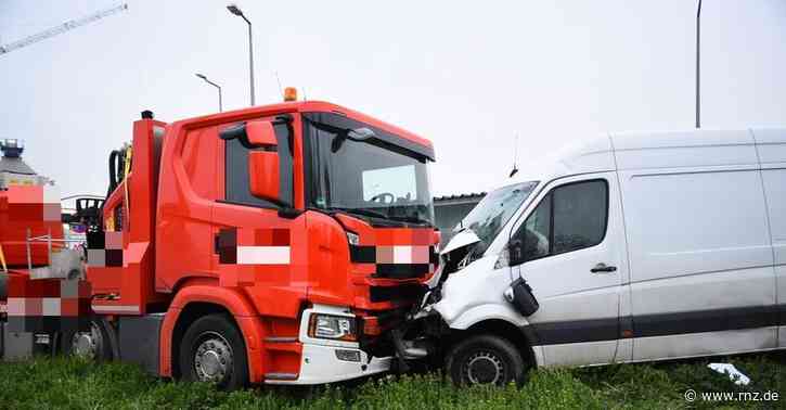 Mannheim:  Lkw und Sprinter stoßen frontal zusammen (Update)