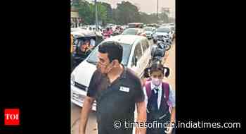 High transport cost for schoolkids gives parents sleepless nights - Times of India