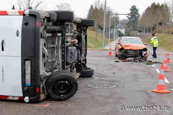 Chemnitz: Ford kippt nach Kreuzungscrash auf die Seite - TAG24