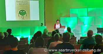 Alexandra Lieb las aus ihrem Buch zum Thema Brustkrebs in Merzig - Saarbrücker Zeitung