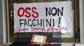 «Ieri eroi, oggi facchini». Protesta a Massa contro il demansionamento degli Oss - La Voce Apuana