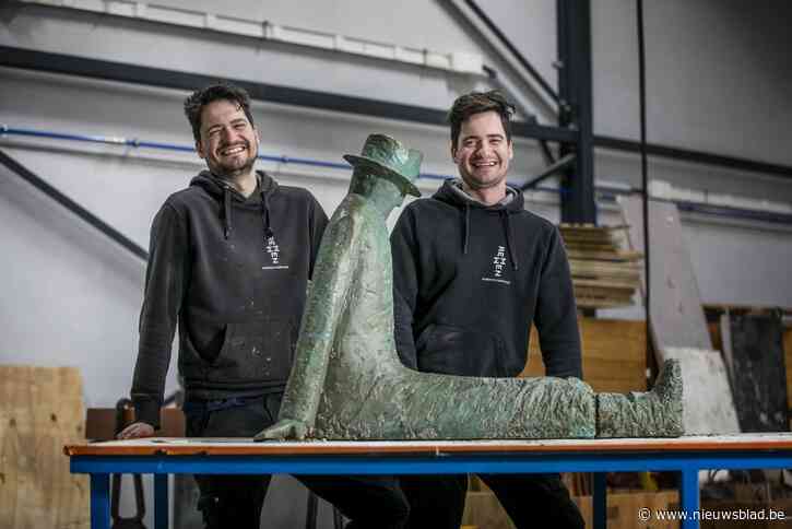 Tweelingbroers Klaas en Martijn (33) restaureren beroemdste kunstwerk van de kust: “Wat wij hier doen, kan je nergens leren”