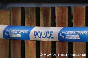 Stockwell Road Lambeth: Man taken to hospital after stabbing
