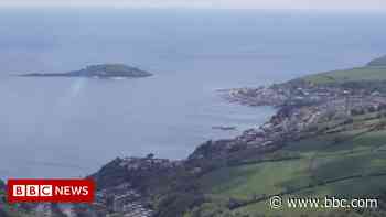 Volunteer summer wardens sought to live on Cornwall island - BBC.com
