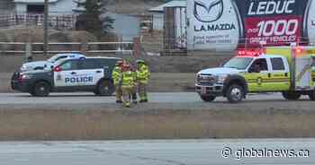 2 people dead after single-vehicle crash on Calgary Trail: Edmonton police - Edmonton | Globalnews.ca - Global News