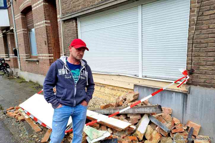 Auto ramt gevel van woning: “Gelukkig lag ik aan de linkerkant van mijn bed, anders waren de brokstukken op mij gevlogen”