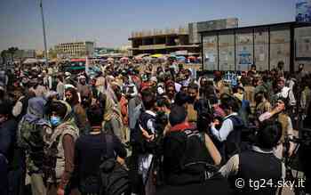 Afghanistan: a Fermo accolta famiglia con 4 figli - Sky Tg24