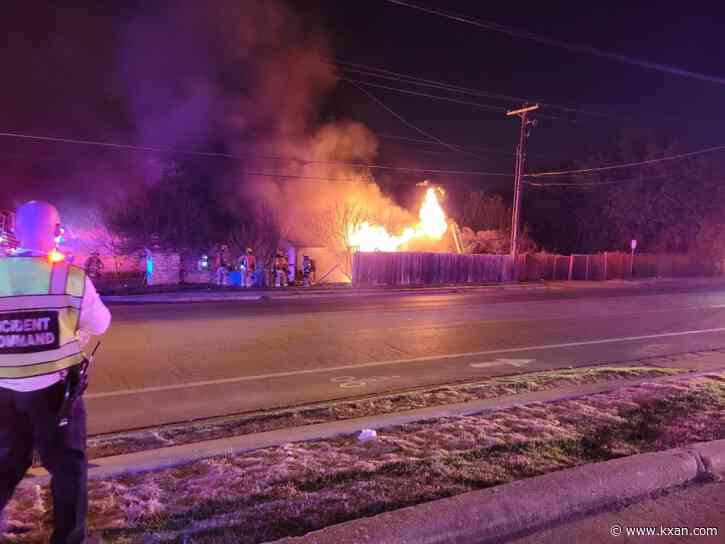 Firefighters rescue 2 dogs from north Austin house fire