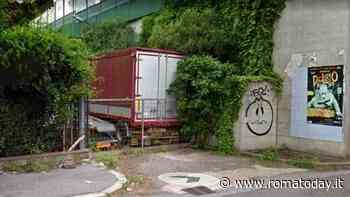 I lavori mandano in tilt il traffico di Labaro: la strada alternativa è chiusa da un cancello abusivo