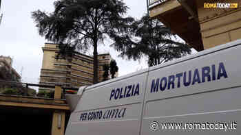 Tragedia alla fermata del bus: morto un uomo