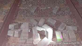 Goch: Pflastersteine auf dem Gleis – Zug rast dagegen - NRZ News