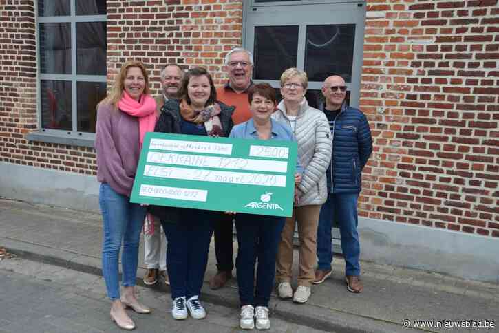 Toneelvereniging schenkt 2.500 euro aan Oekraïne 12-12