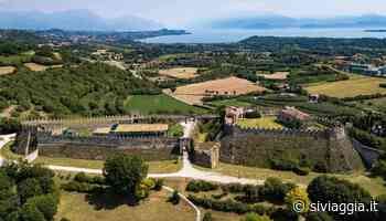 Questa rocca diventa il villaggio di Harry Potter - SiViaggia