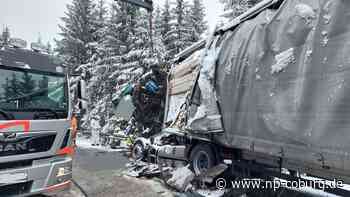 Verkehrsbehinderungen - Frontal-Crash auf B303: Lkw-Fahrer tot - Neue Presse Coburg