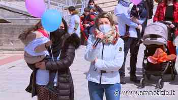 La comunità di Rocca di Capri Leone unita per Federica e Leonardo: ieri flash mob in piazza - VIDEO - AMnotizie.it