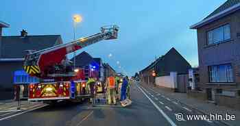 Oudenaardsesteenweg even afgesloten voor evacuatie patiënt | Erpe-Mere | hln.be - Het Laatste Nieuws
