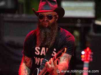 Watch Cody Jinks Pay Tribute to Taylor Hawkins With ‘Learn to Fly’