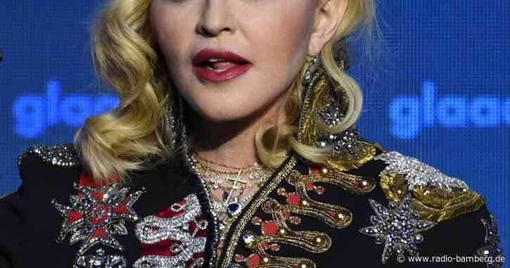 Madonna lässt sich «Maman»-Tattoo stechen