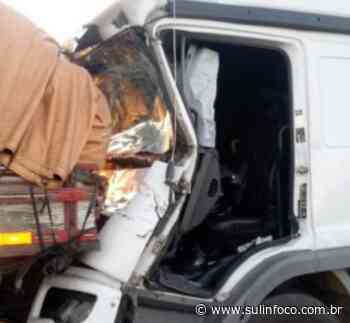 Homem fica preso às ferragens após colisão de dois caminhões, em Imbituba - Sulinfoco