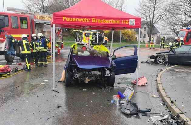 FW-EN: Schwerer Verkehrsunfall - mehrere Personen eingeklemmt