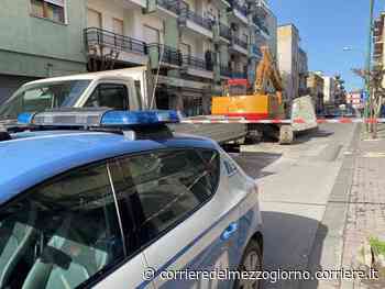 Afragola, rapina in banca all’alba: tentano di sradicare la cassaforte con una ruspa - Corriere del Mezzogiorno