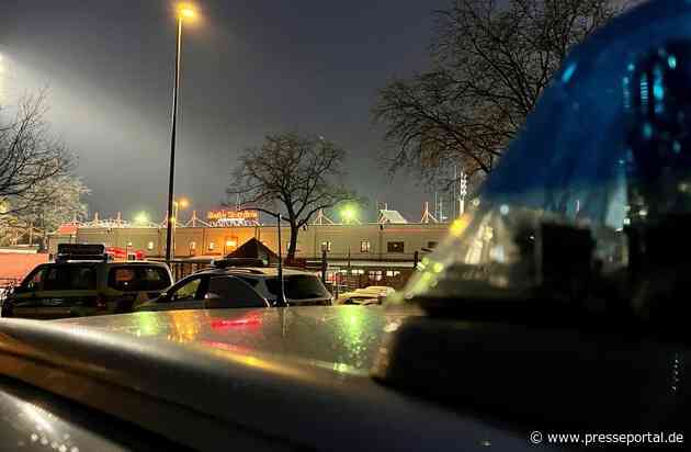POL-OB: Fußballspiel in der Regionalliga West zwischen Rot-Weiß Oberhausen und Rot-Weiss Essen im Stadion Niederrhein in Oberhausen