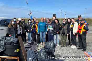 Rotarians, students clean-up beaches in Tsawwassen - Delta Optimist