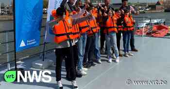 Leerlingen maken kennis met nieuwe havenrondvaart in Antwerpen - VRT NWS