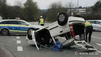 Schwerverletzte Frau hängt nach Unfall in Neunkirchen kopfüber in Auto - Rettungsaktion der Feuerwehr - SOL.DE - Saarland Online