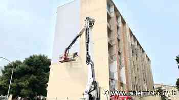 Sperone167 dopo Lecce fa tappa in città, Chekos all'opera per realizzare il suo murale - PalermoToday