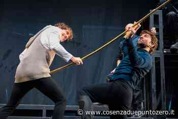Straordinario successo ieri sera di Giorgio Pasotti in Hamlet, celebre opera di Shakespeare - COSENZA 2.0 - Cosenza 2.0