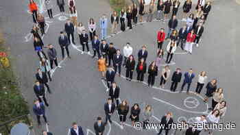 Abiturfeier wieder in gewohnt festlichem Rahmen: Cusanus-Gymnasium verabschiedet 76 Absolventen - Rhein-Zeitung
