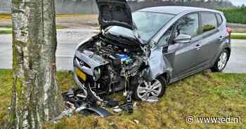 Man naar ziekenhuis na botsing tegen boom in Eersel - Eindhovens Dagblad