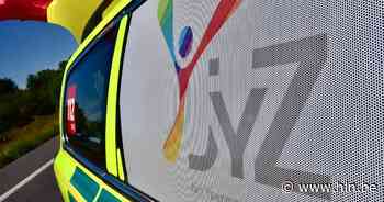 Automobilist (19) zwaargewond na klap tegen boom | Heuvelland | hln.be - Het Laatste Nieuws