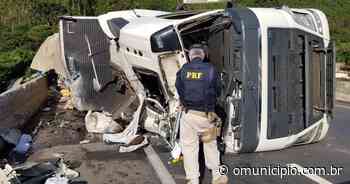 Caminhão com placas de Brusque tomba no Paraná e passageira morre - O Município