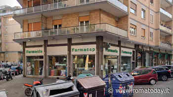 I soldi della cassa non bastano, rapinatore prova a rubare smartphone alla farmacista