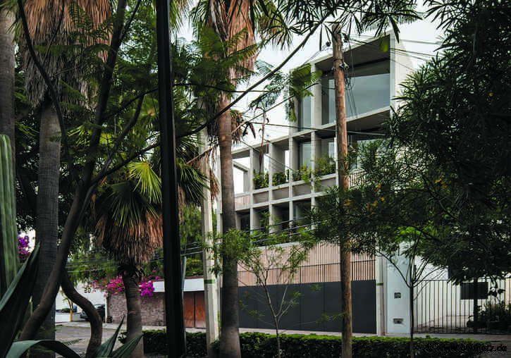 Nachverdichtung im Raster - Wohnhaus in Querétaro von Reims 502