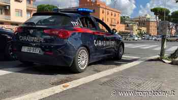 Picchiato e rapinato in strada da una coppia
