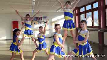 Tänzerinnen der neuen Sparte im TSC Waldkraiburg trainieren für den ersten Auftritt