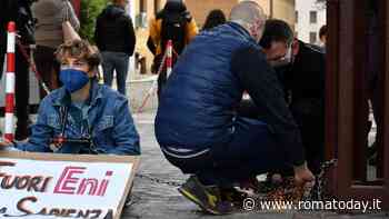 "La ricerca è in catene", blitz degli attivisti per l'ambiente all'università La Sapienza