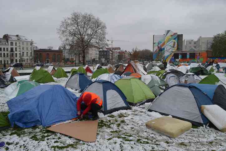 Politie komt tussenbeide bij geschil tussen sans-papiers aan voormalig KBC-gebouw